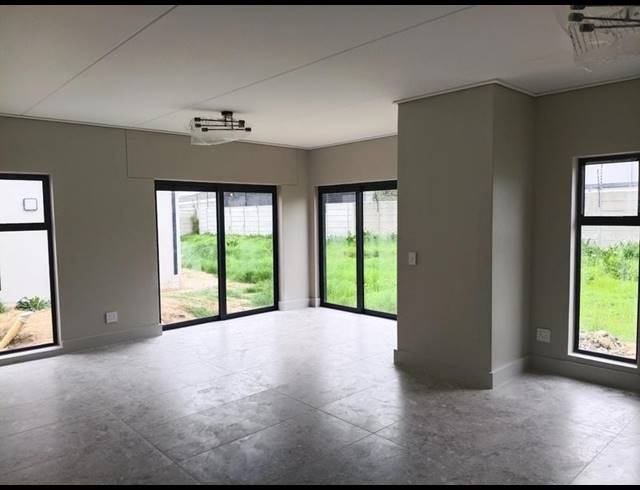 3 BEDROOM PROPERTY TO RENT IN UITZICHT